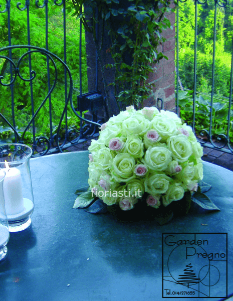 Sfera di rose colori chiari