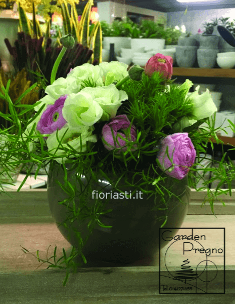 Composizione ranuncoli in vaso ceramica