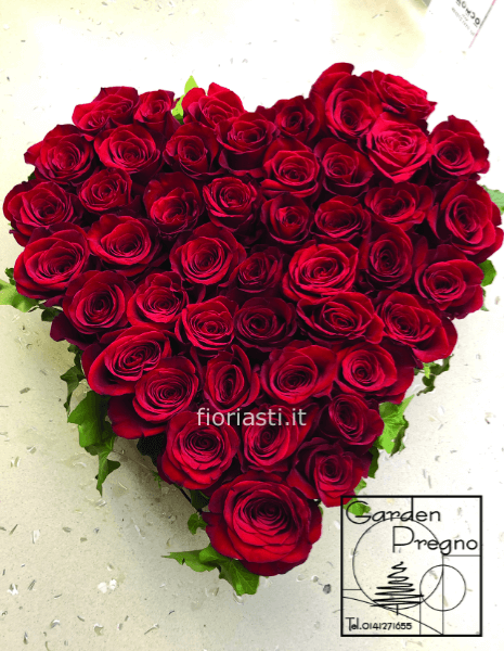 Cuore di rose colore rosso