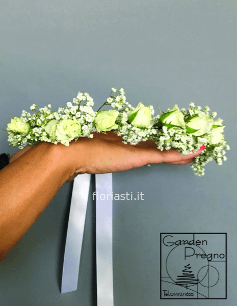 Coroncina di roselline e gypsophila