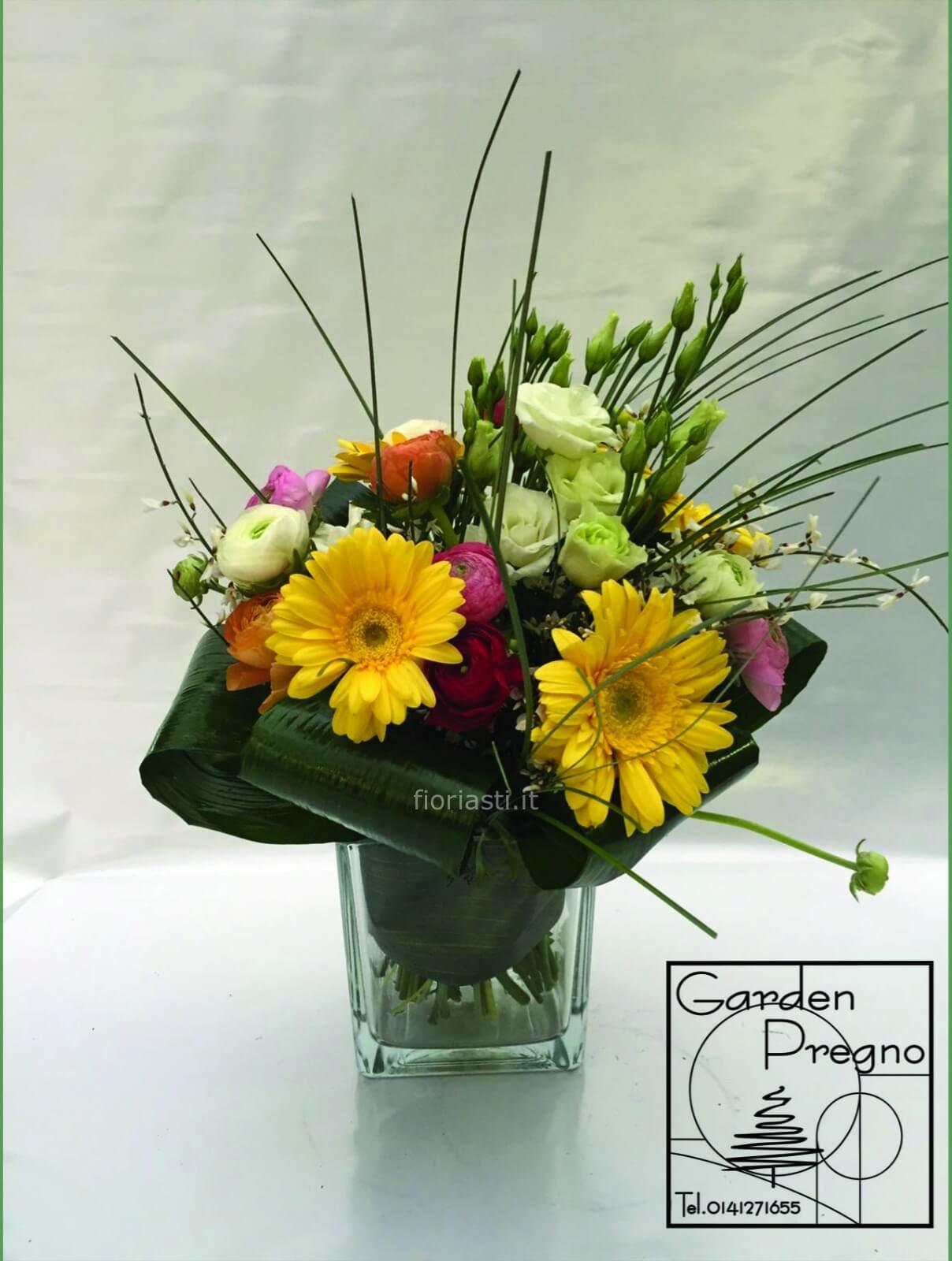 Centrotavola fiori misti in vaso vetro » Fiori a Asti. Acquisto