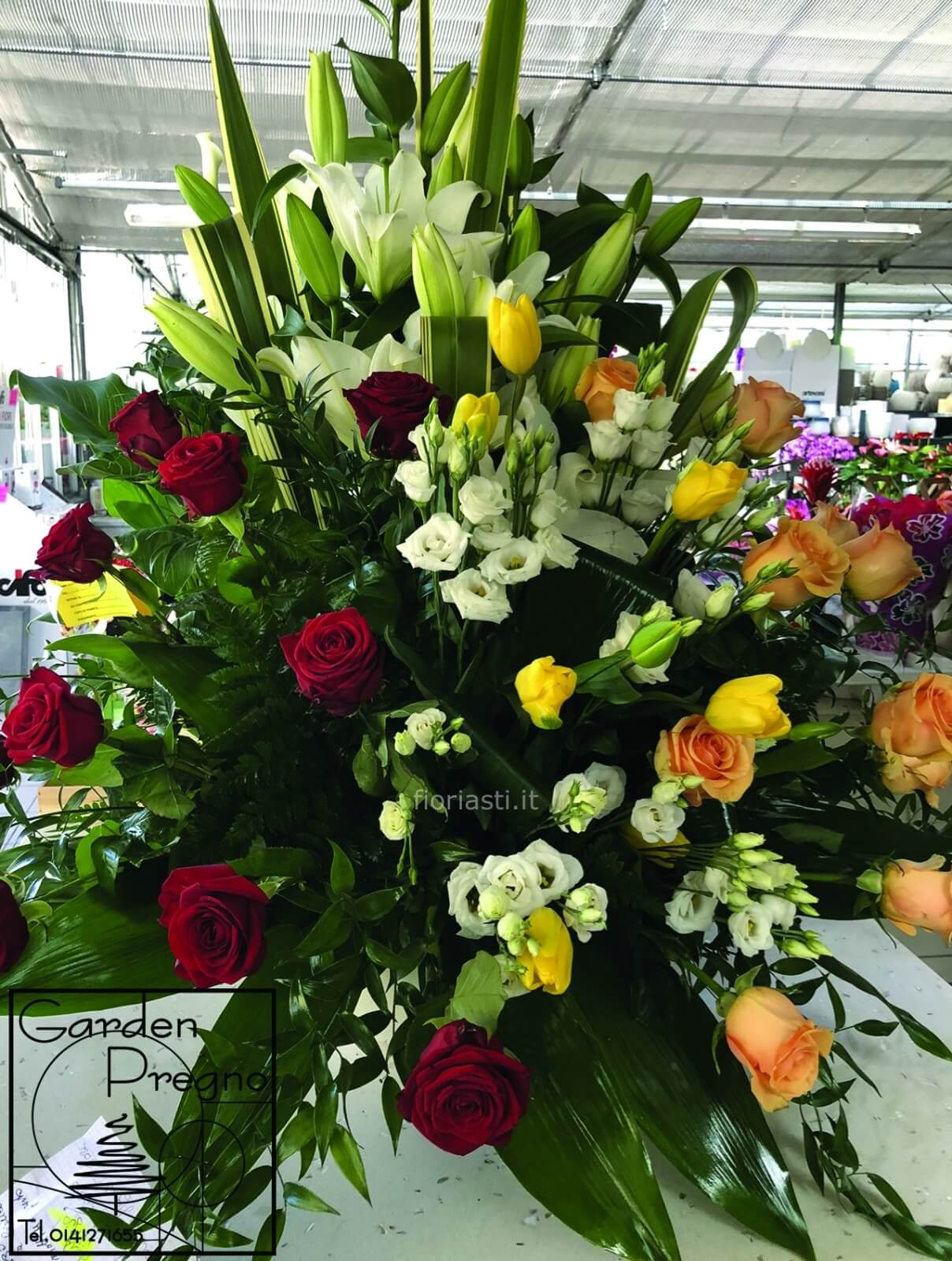 Composizione in spugna fiori freschi misti » Fiori a Asti. Acquisto online,  invio e consegna a domicilio di fiori e piante a Asti.